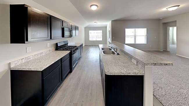 Building Photo - Very Nice 4 Bedroom 2 Bath Home in Yukon Schools