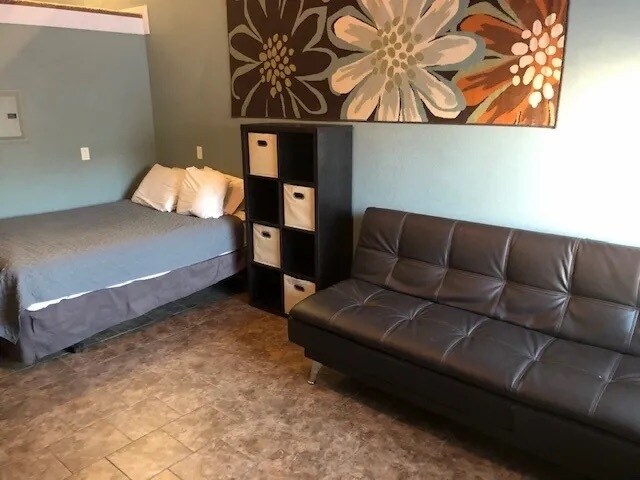 Building Photo - 1708 N Riverfront Dr