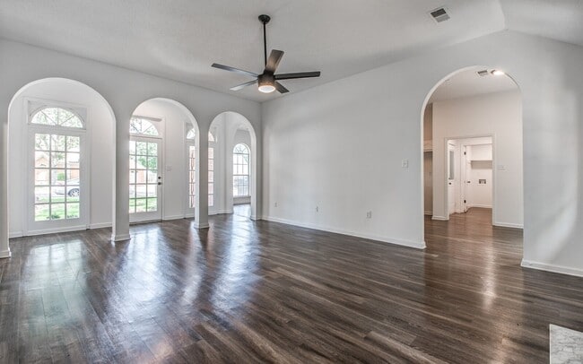 Building Photo - 5624 Annandale Dr