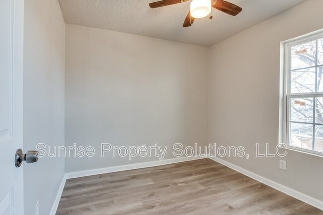 Building Photo - 4713 Love Dr