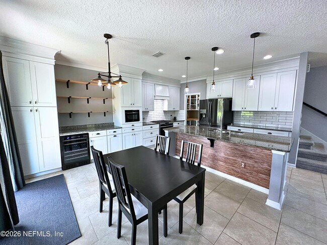 Building Photo - 7048 Rosabella Cir