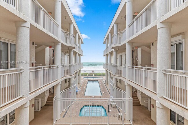 Building Photo - 601 N Miramar Ave