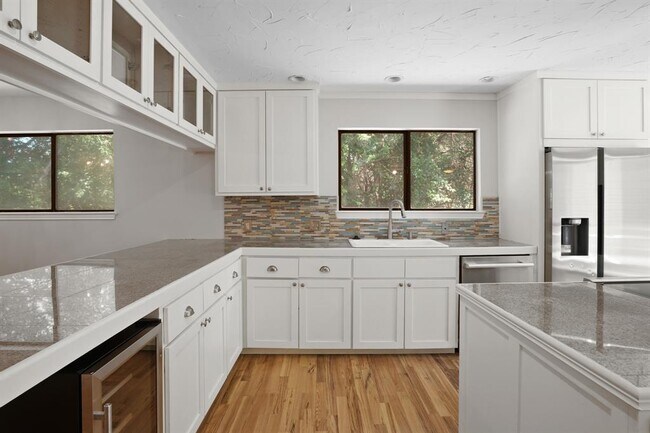 Building Photo - 2218 Bahama Rd