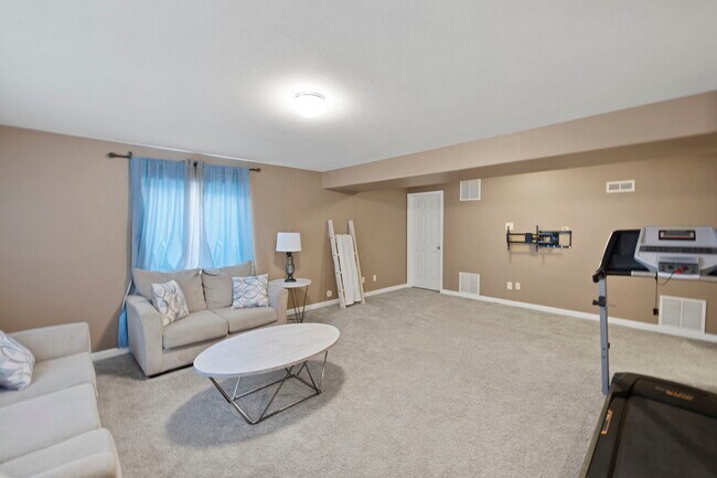 Building Photo - 7356 Coral Ridge Dr