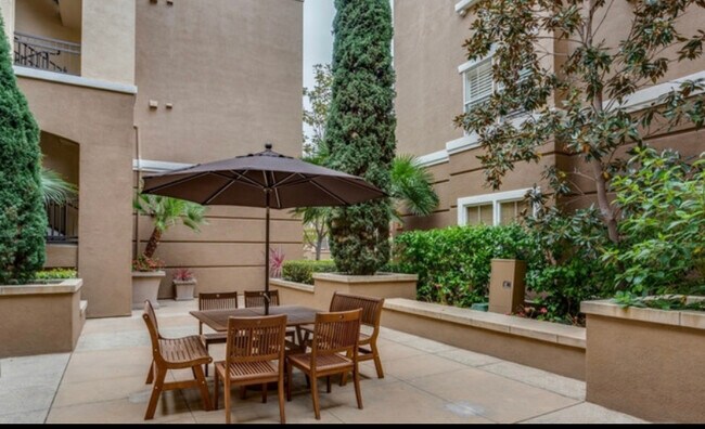 Outdoor common area - 13075 Pacific Promenade