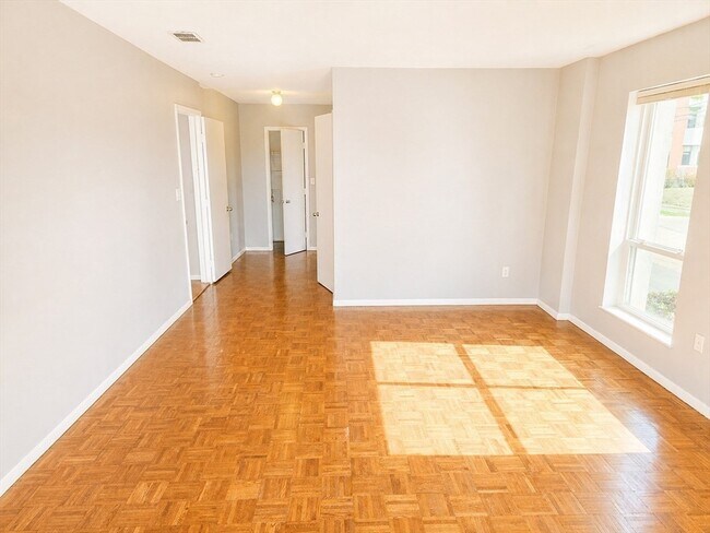 Building Photo - 405 Langley Rd