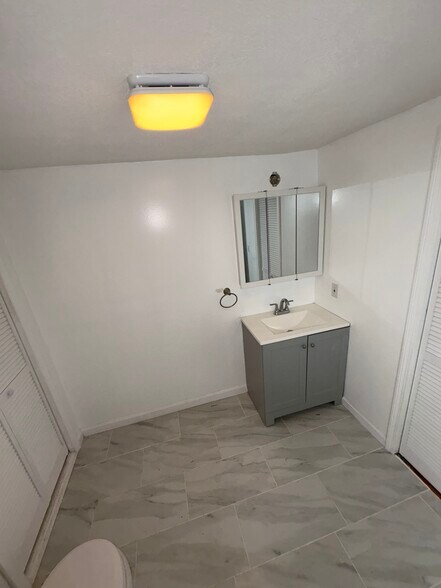Building Photo - 209 South Dr
