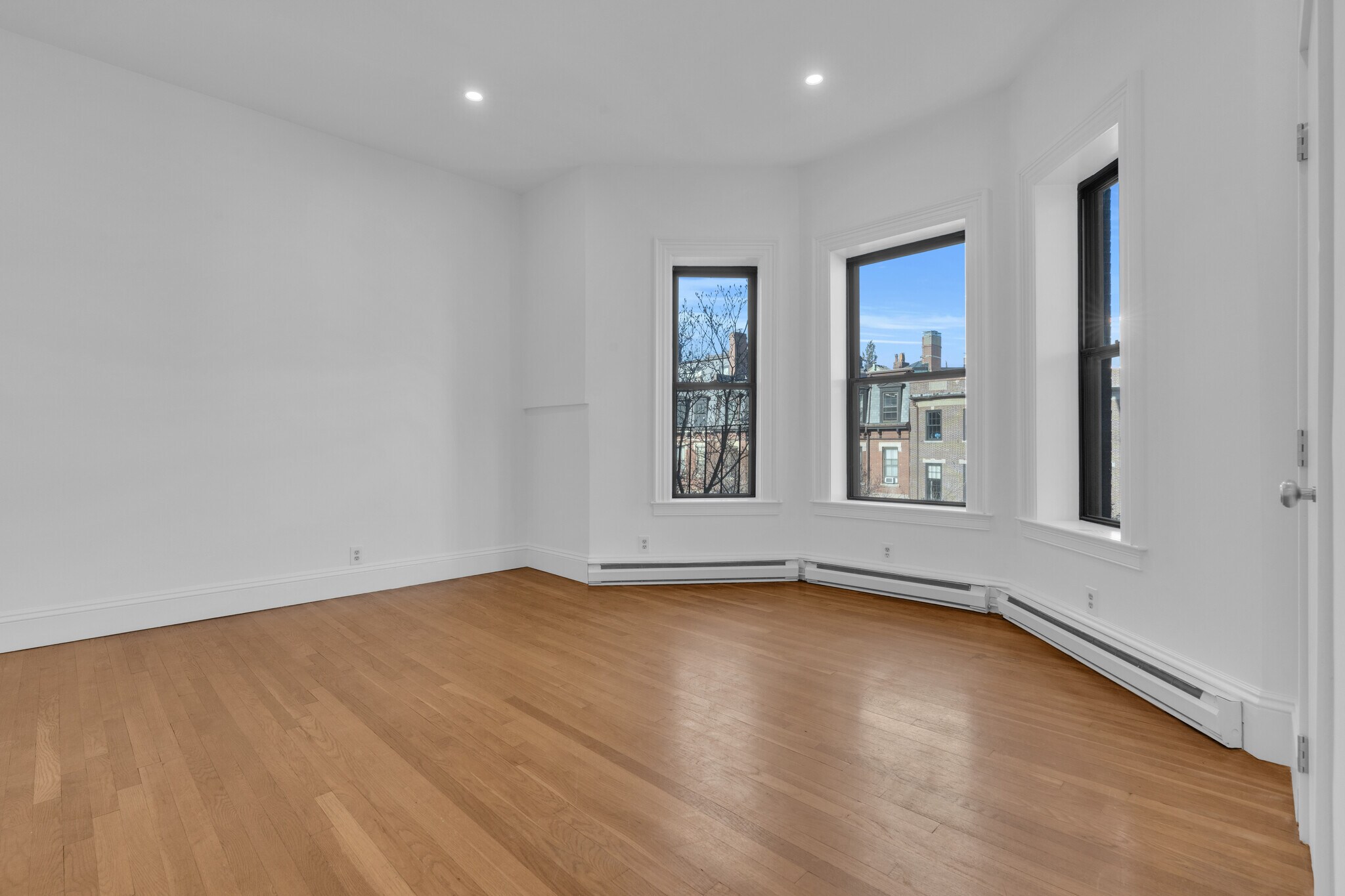 Building Photo - 389 Beacon St