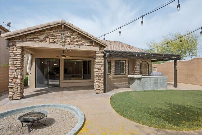 Building Photo - 2763 N Raven