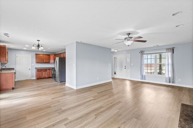 Building Photo - 111 Louie Ln