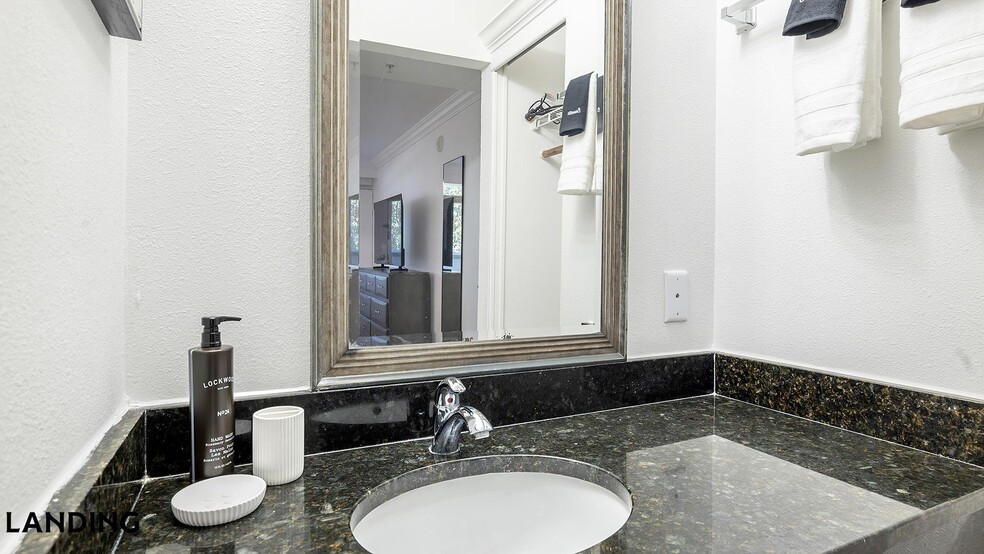 Building Photo - 2851 Maingate Village Cir