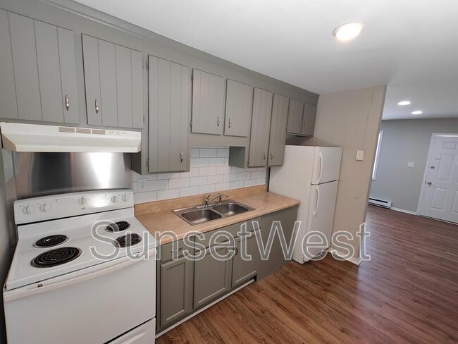 Building Photo - 4461 Layola Ave
