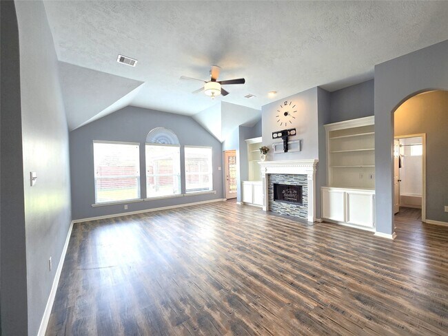 Building Photo - 2614 Parkbriar Ln