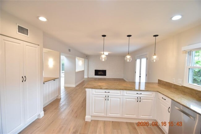 Building Photo - 571 Luzon Ave