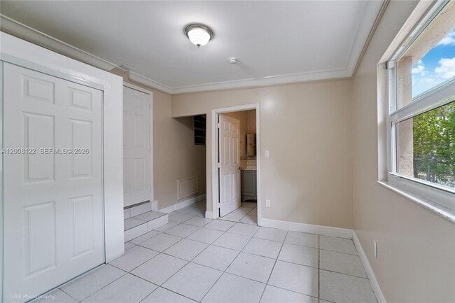 Building Photo - 166 E 17th St