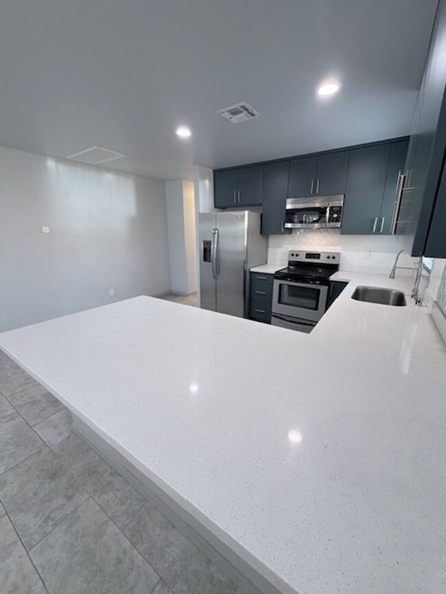 Building Photo - Utilities Included (a $200+ Savings) Charming Updated Duplex Home in Historic District!