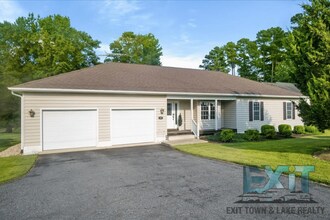 Building Photo - Pristine 3 Bedroom 2 Bath Home in Tanglewo...