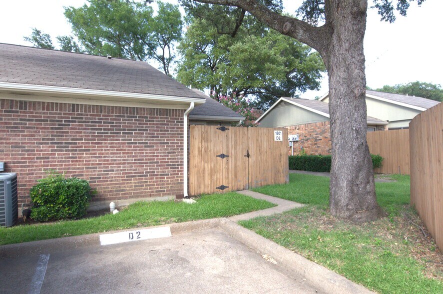 Building Photo - 1801 W Spring Creek Pky