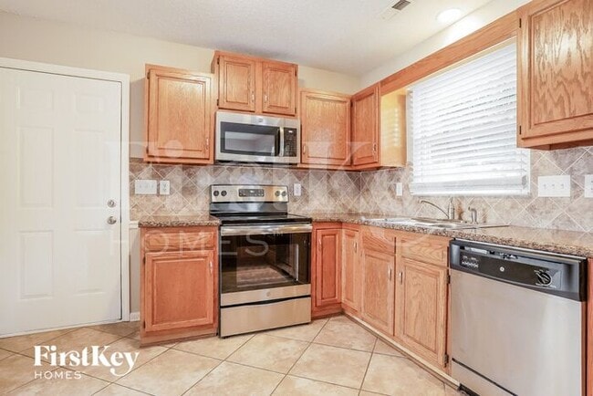 Building Photo - 5001 Trellis Ct N