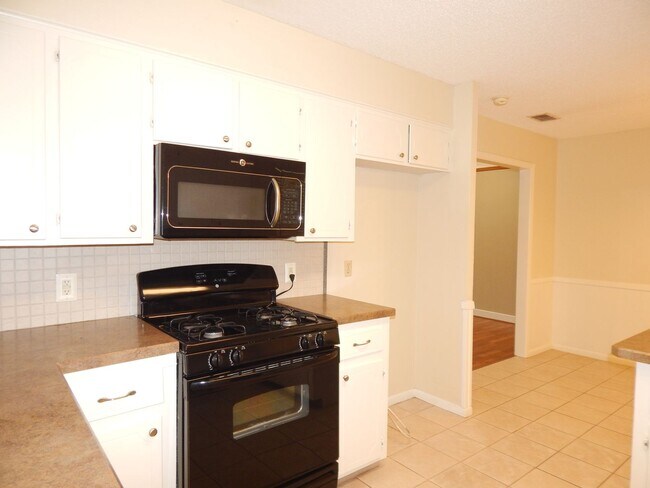 Building Photo - South Tyler, Beautiful 3 Bedroom, 2 Bath Home with RV Parking!