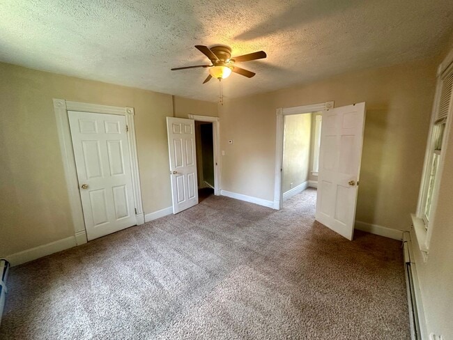Building Photo - Charming 3 Bedroom Single Family Home Avai...