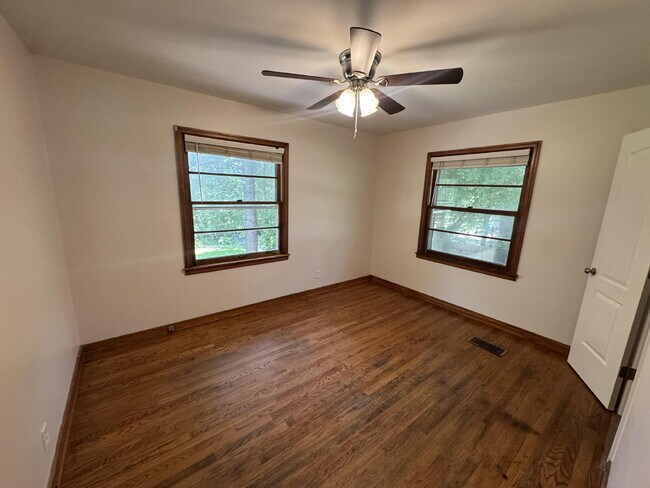 Building Photo - 3-Bedroom, 1 Bath Home Close to Downtown & MSU