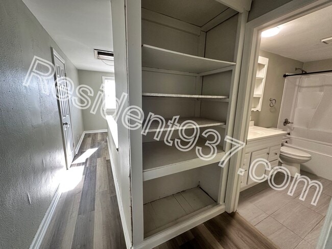 Building Photo - Spacious 3 Bed 2 bath Home