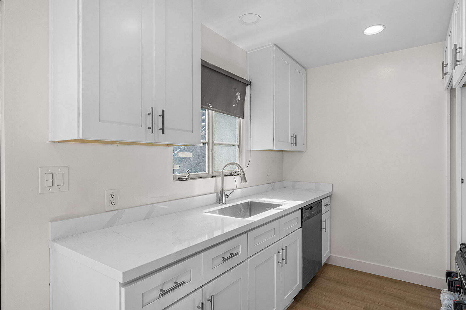 Building Photo - 426 S Los Robles Ave