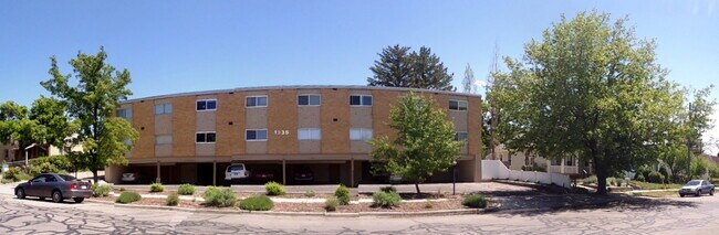 Building Photo - Beautiful 2 Bedroom Apartment with Office ...