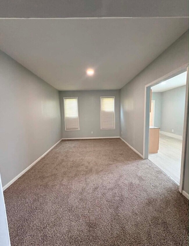 Building Photo - 668 Pingree St