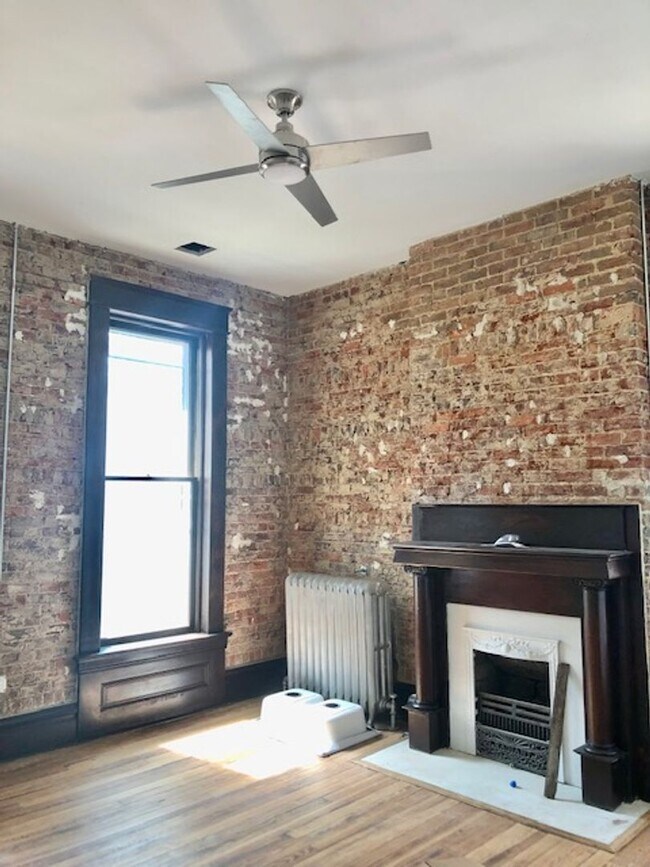 Building Photo - 1347 Park St