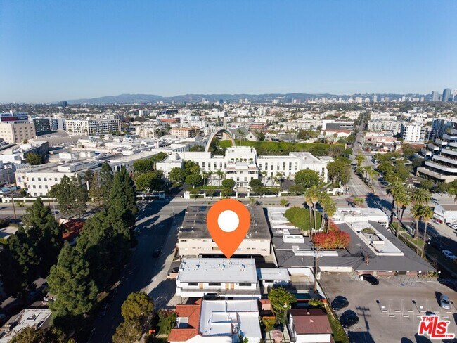 Building Photo - 4020 La Salle Ave