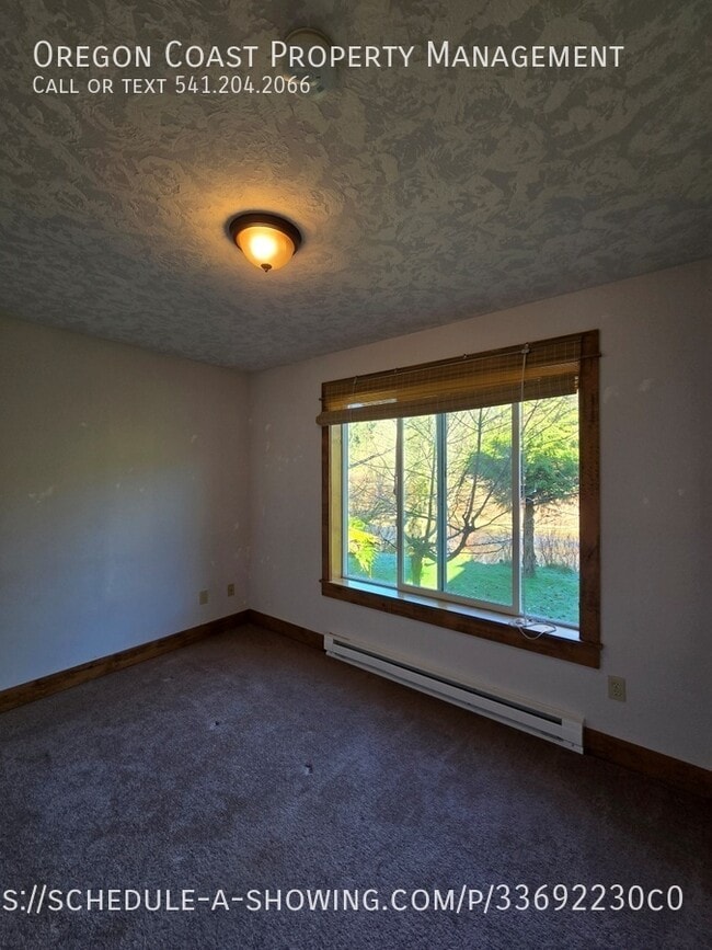 Building Photo - 1025 Wilson River Loop