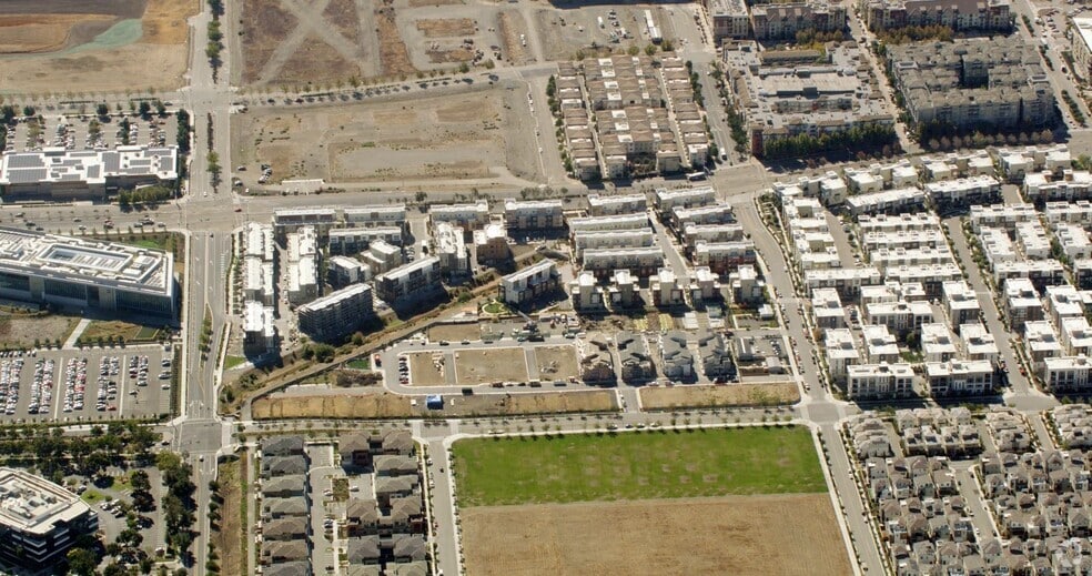 Primary Photo - Broadway at Boulevard