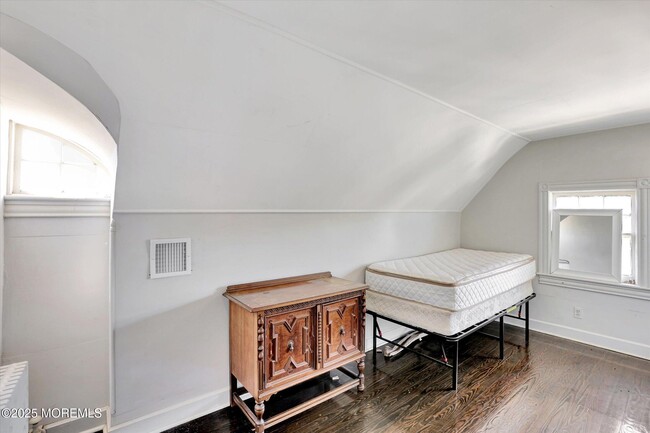 Building Photo - 307 Spier Ave