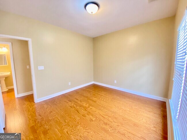 Building Photo - 1606 Cascade Overlook