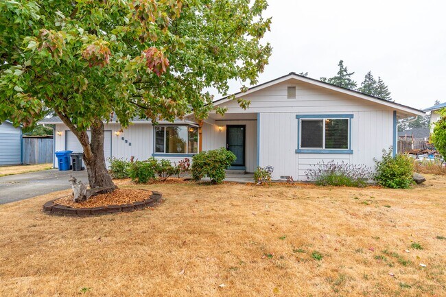 Building Photo - Welcome to this 3 Bed 2 Bath Home Close To...