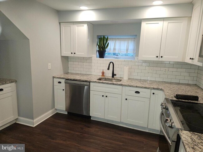 Building Photo - 414 Delaware Ave