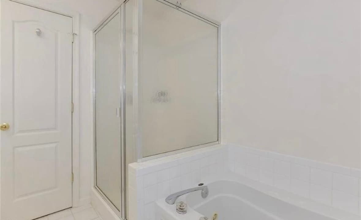 Building Photo - 900 Charnell Dr