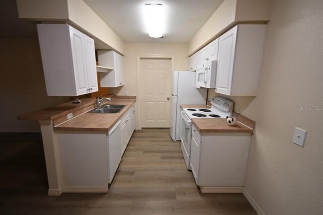 Building Photo - 36047 Deer Creek Dr