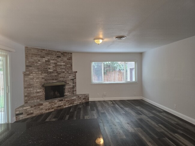 Building Photo - 7990 Glenbar Way