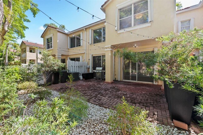 Building Photo - 21012 NE 34th Ct