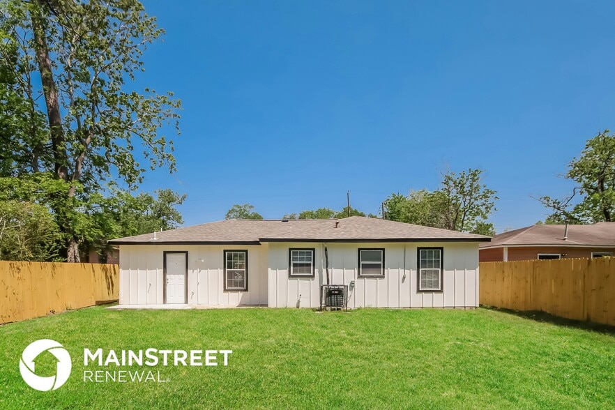 Building Photo - 8006 Lynette St