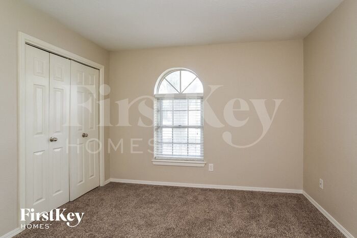 Building Photo - 7410 Blanco Pines Dr