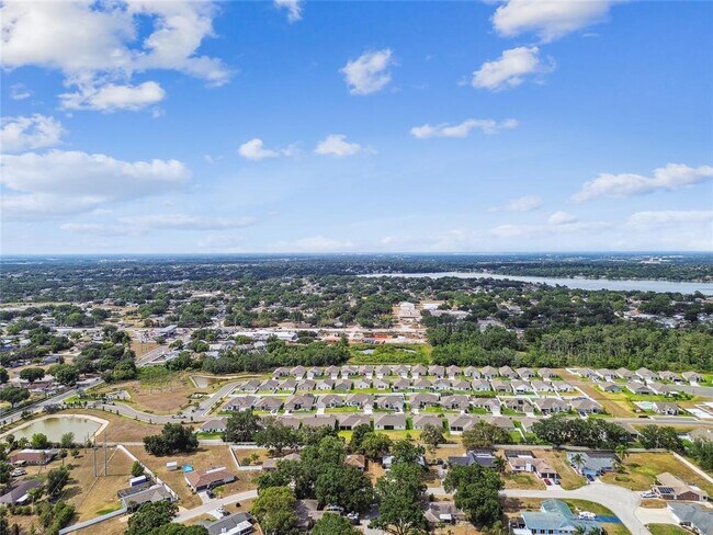 Building Photo - 1102 Shadowbrook Dr N