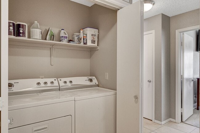 Building Photo - Fully Furnished 1-Story Home for Rent in t...