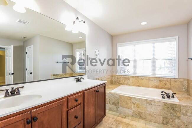 Building Photo - 2903 Triple Notch Ct