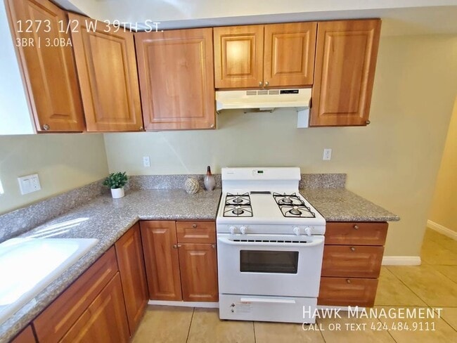 Building Photo - 1273 1/2 W 39th St.-