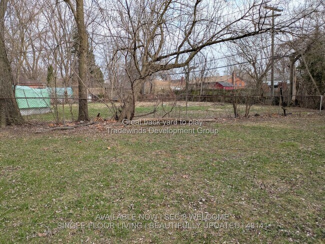 Building Photo - 30043 Grandview St