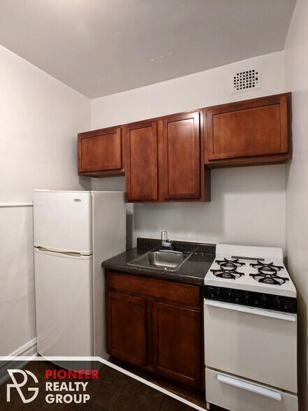 Building Photo - 4831 N Damen Ave